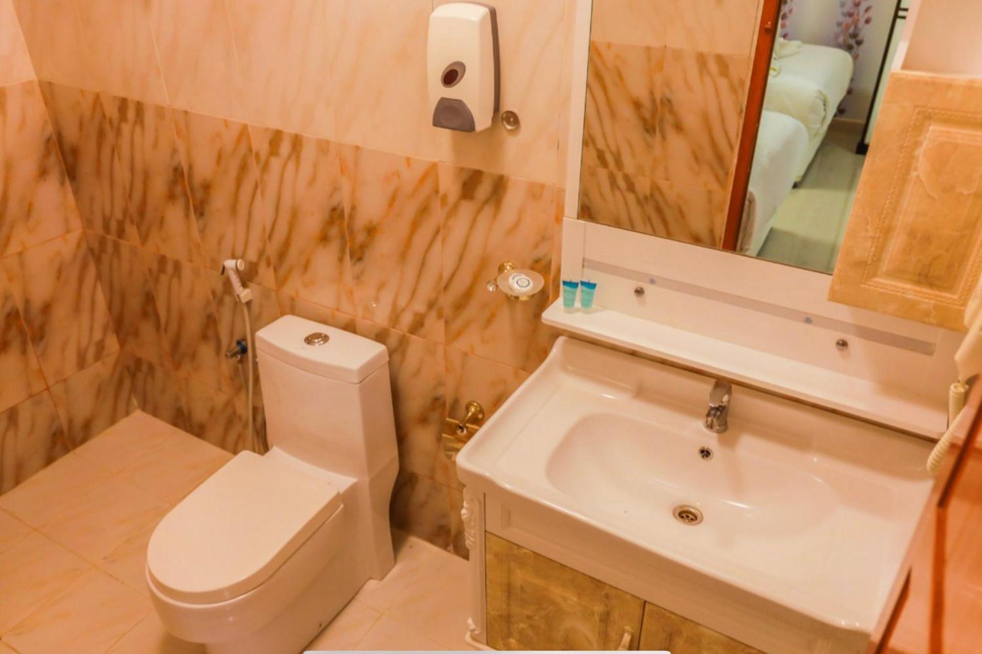 איברה Capital O 141 Golden Rays Hotel מראה חיצוני תמונה