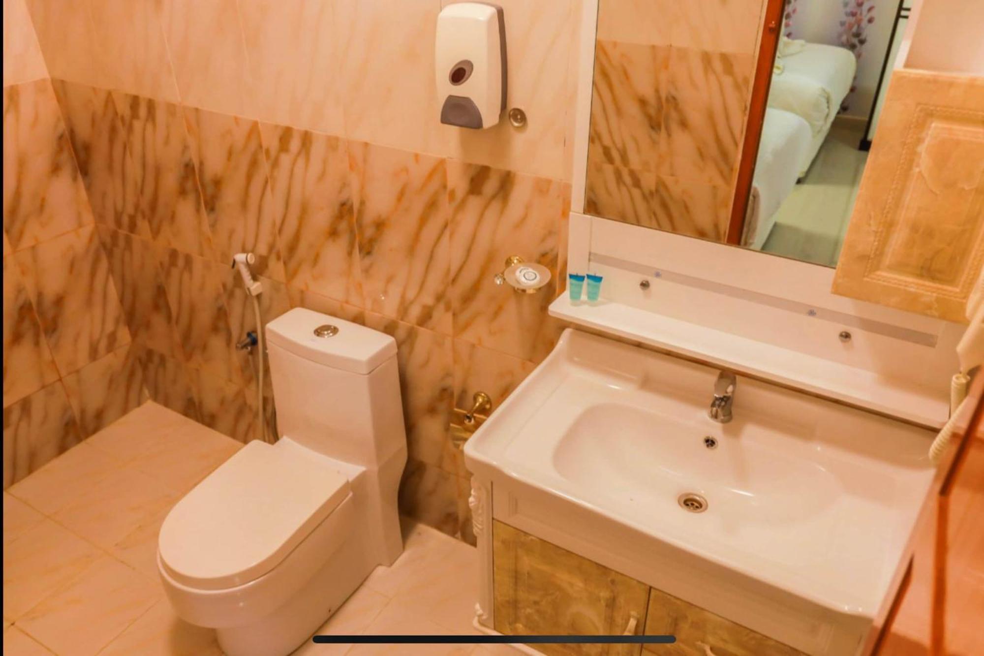 איברה Capital O 141 Golden Rays Hotel מראה חיצוני תמונה